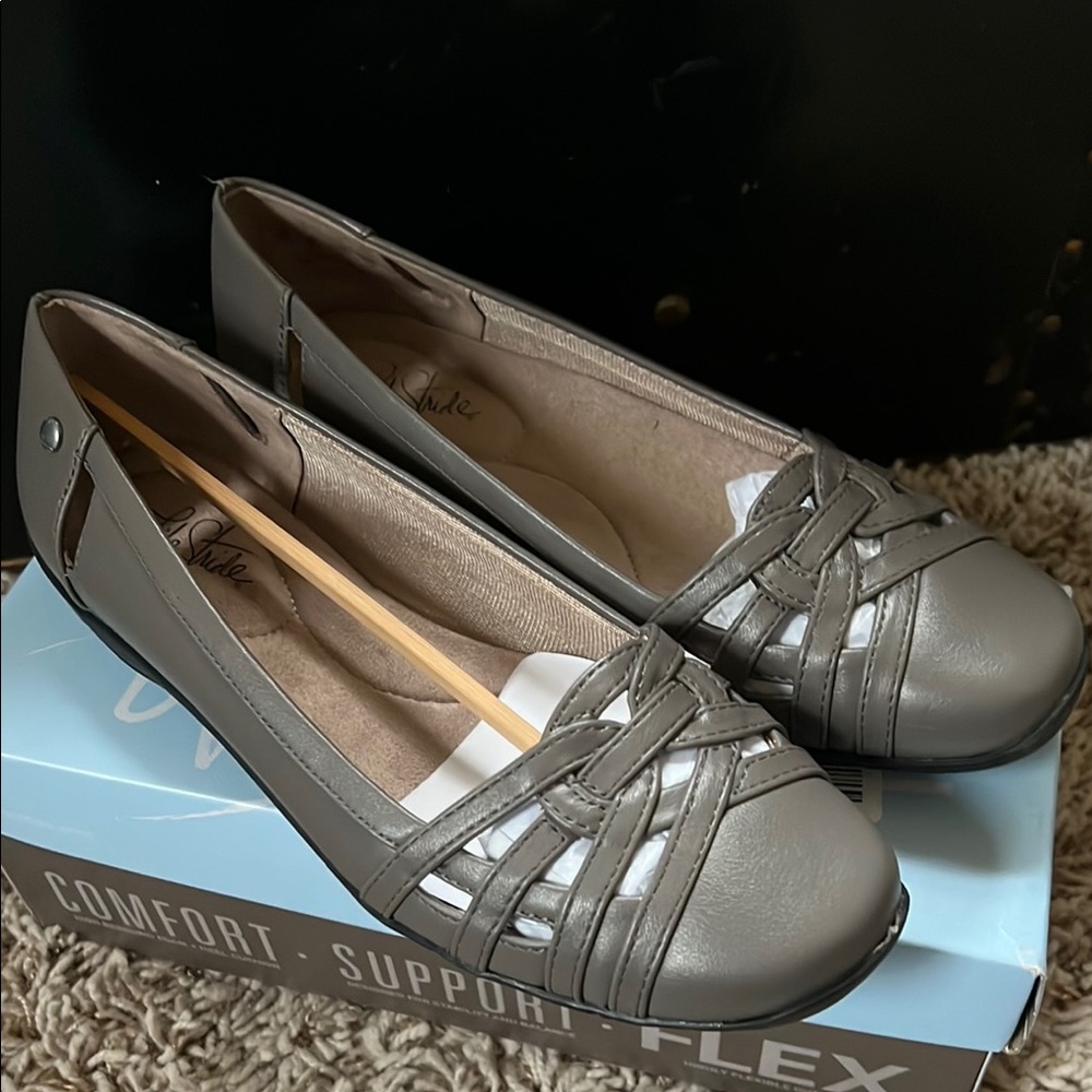 Life Stride Gray Pointed Toe Flats